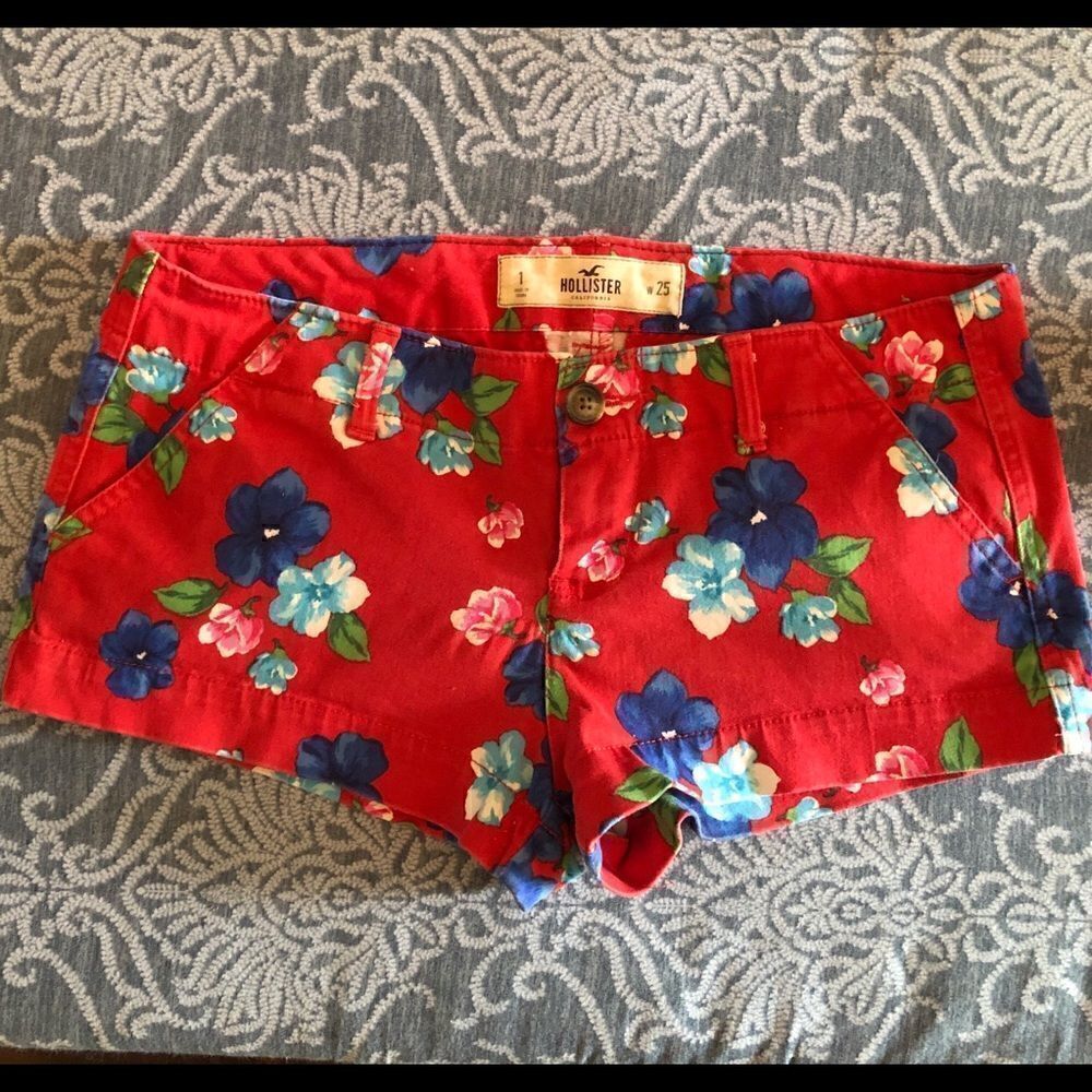Hollister Size 1 (Waist 25) Red Floral Shorts!!